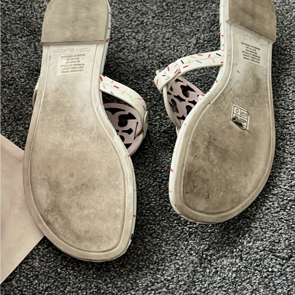 Tory Burch White Logo Cutout Sandals with Multicolor Ice Cream Sprinkle Print - Picture 4 of 5